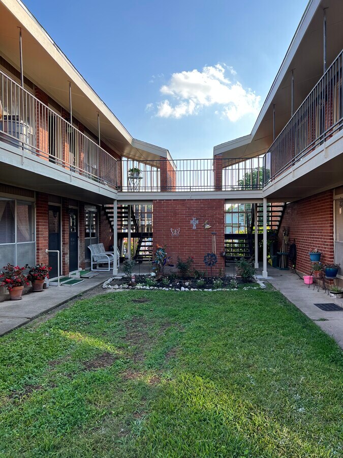 Whispering Oaks Apartment Homes El Campo El Campo, TX