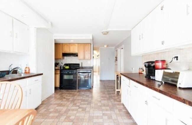 Building Photo - 837.5 E 2nd St Unit 1 Rental
