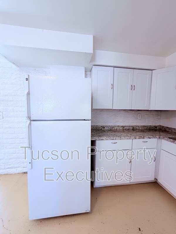 Photo - 319 E Blacklidge Dr