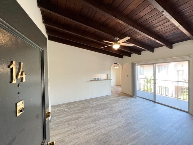 3608 Keystone Av Unit 12 14