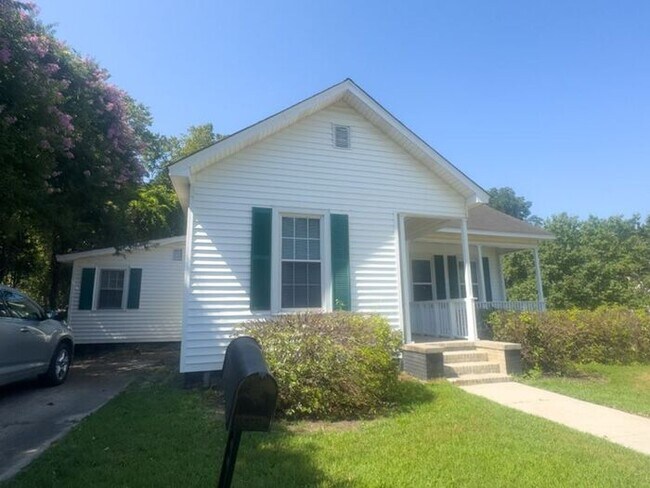 Photo - Student Housing near Williams Brice Stadium!