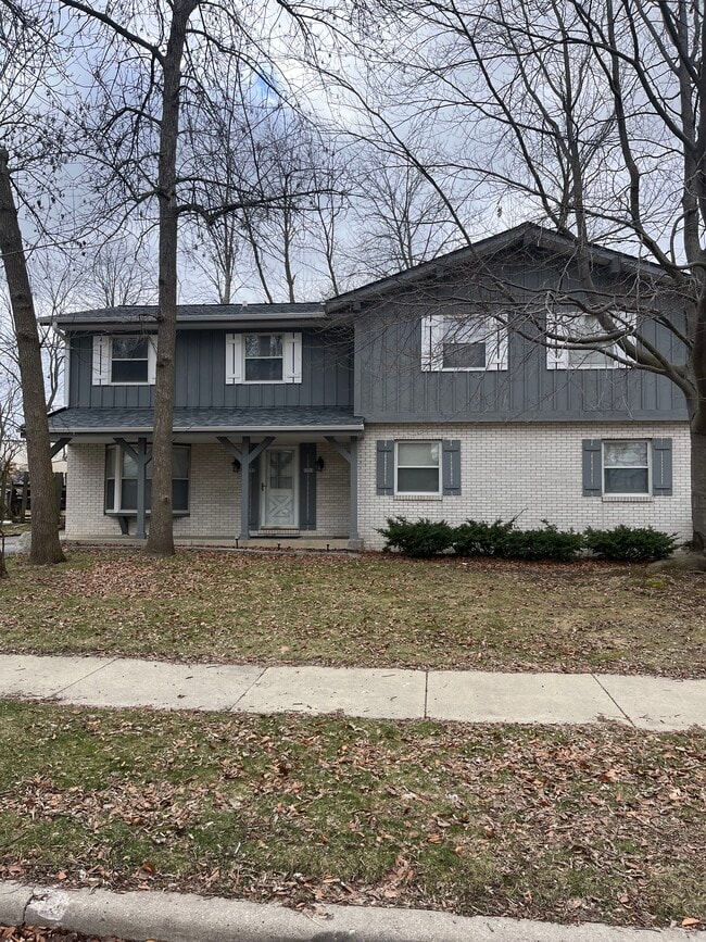 Building Photo - 7757 N 80th St Rental