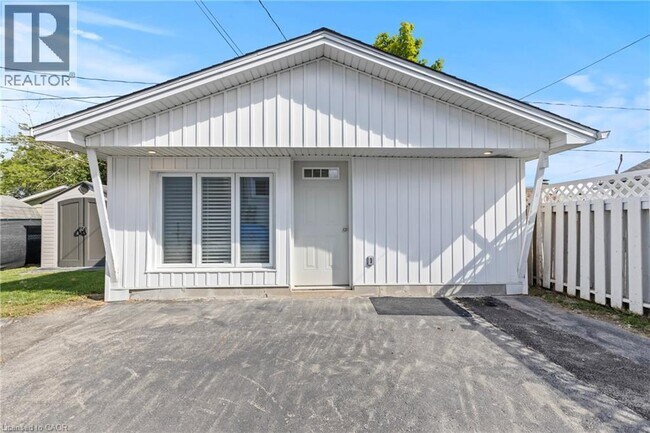 Photo - 362 Gatfield Ave