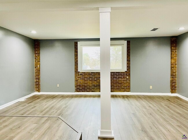 Photo - 107 Evelyn Dr