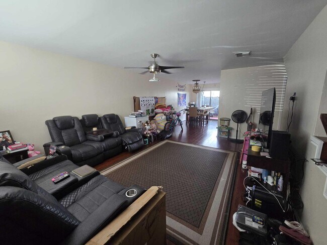 5204 Bayside Dr