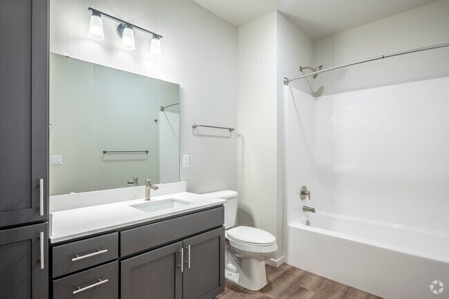 2BR, 2BA - 1072SF - Bathroom - Bela Springs