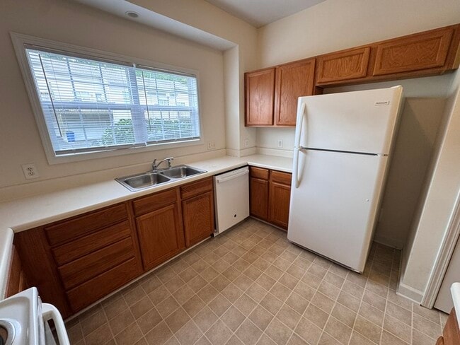 Photo - HUGE 3 Bed 3.5 Bath 3 Story Town Home, AVA...