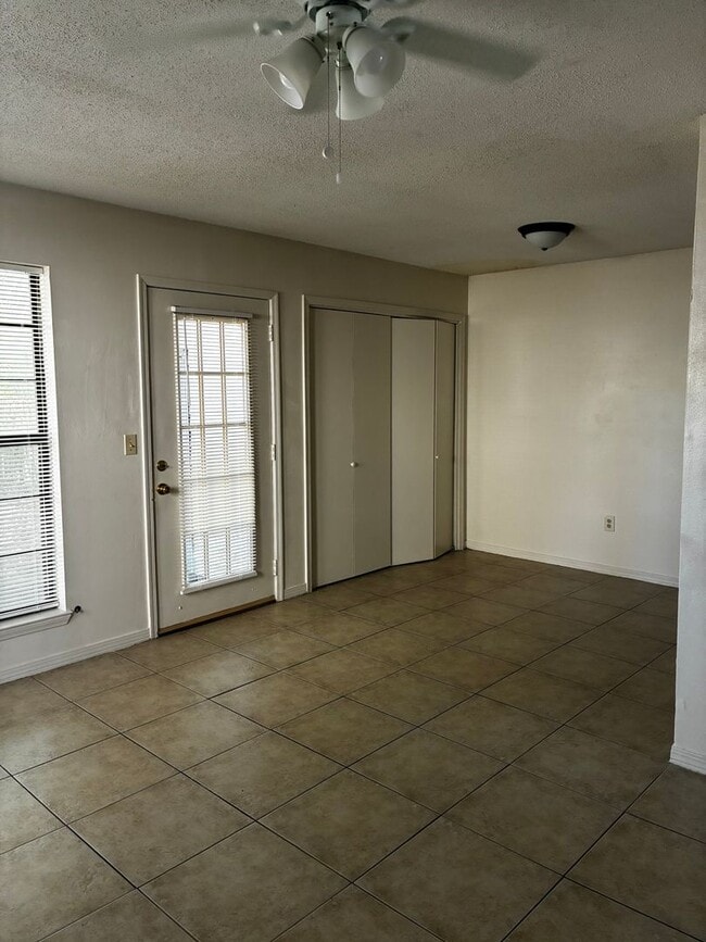 Photo - 873 Fairview Dr