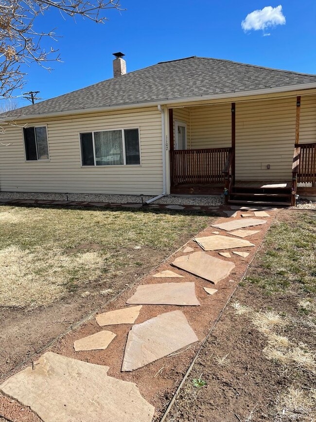 Building Photo - 3 Bedroom 2 Bath home
