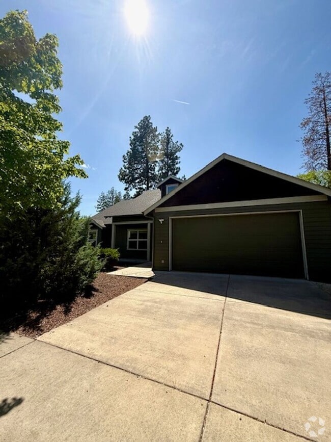 Building Photo - Single Level 3 Bedroom Beauty near Old Mil... Rental