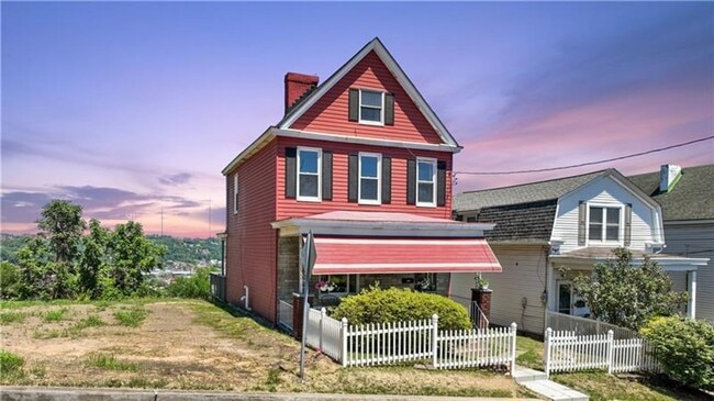 Photo - 3 bedroom 1 bath - What a View! - 3-bedroo...