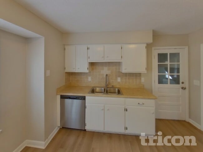 Photo - 1706 Deerrun Rd