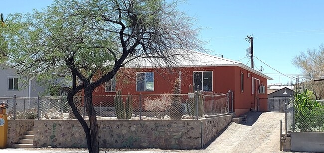 621 Solana - 621 W Solana Ave