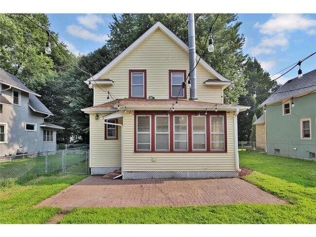 Photo - 2122 Temple Ct