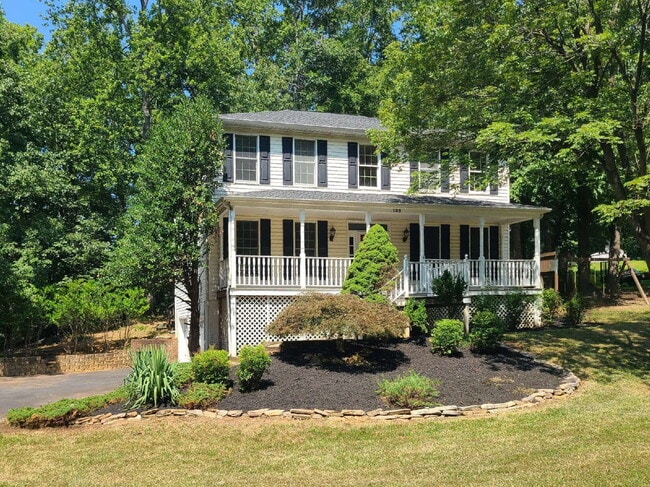 Building Photo - 4 BR, 2.5 BA Colonial with Attached Garage