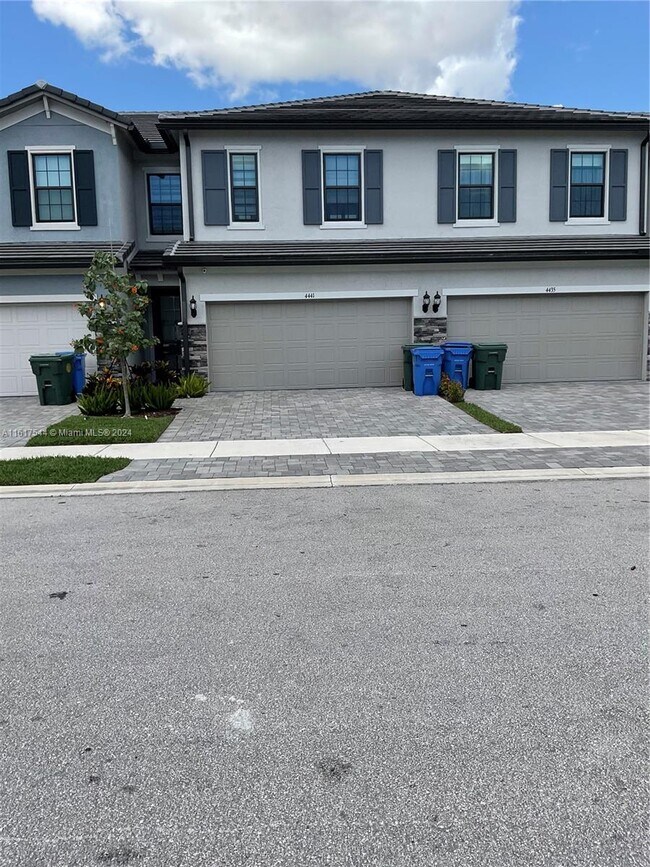 Photo - 4446 Appleton Cir E