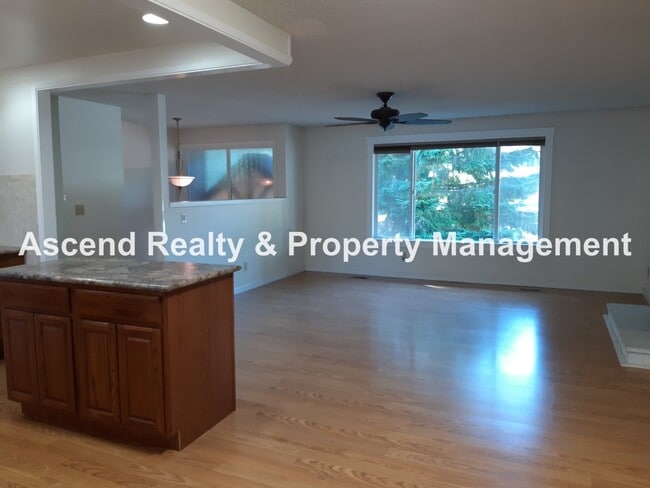 Photo - Price Reduced Again & *Move In Special* 4 ...