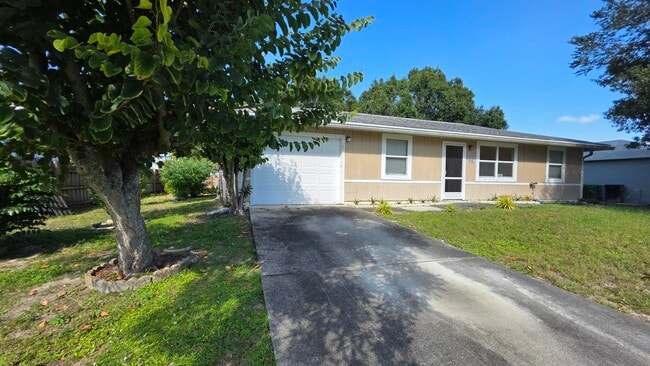 Photo - 207 SW Statler Ave