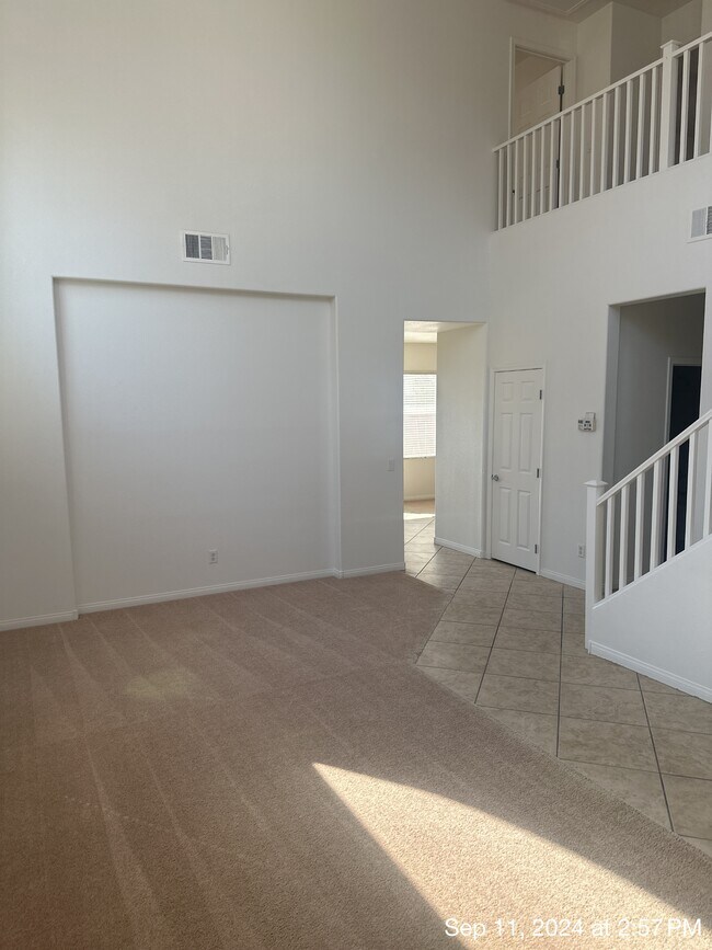 Photo - 6049 Glenborough St