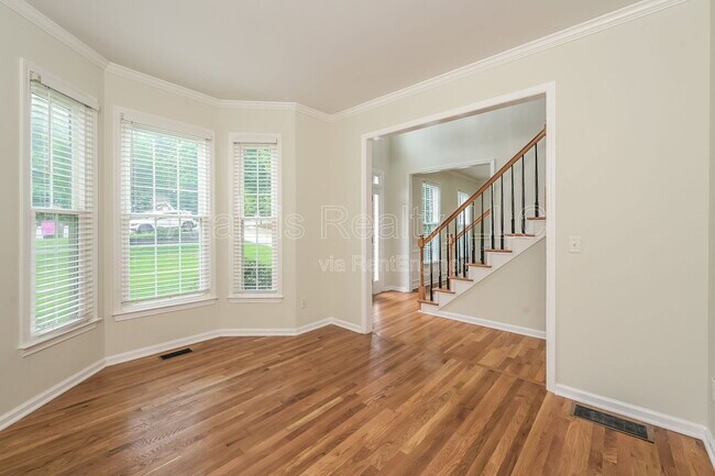 Photo - 985 Taylor Pkwy