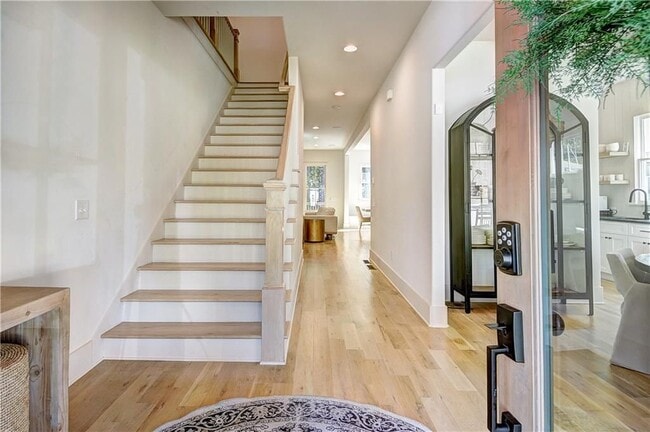 Photo - 1268 Hayes Dr SE