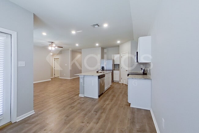 Photo - 114 Yardley Ct