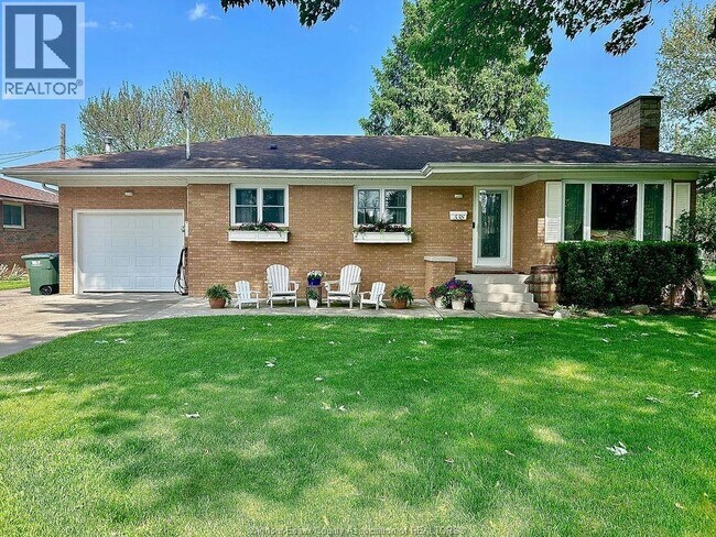 Photo - 338 Barry Ave