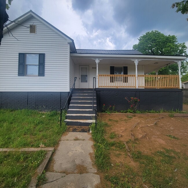 Building Photo - 989 Harris St Rental