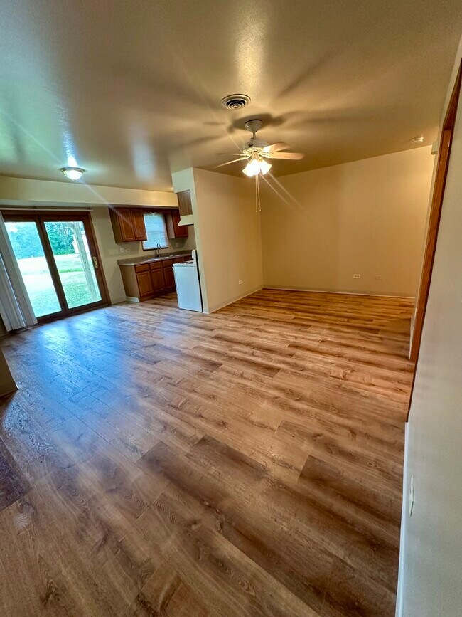 Photo - 465-479 N School St