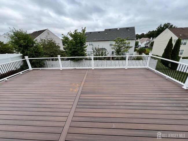 Photo - 33 Constitution Way