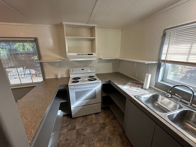 Photo - 1546 Gary St