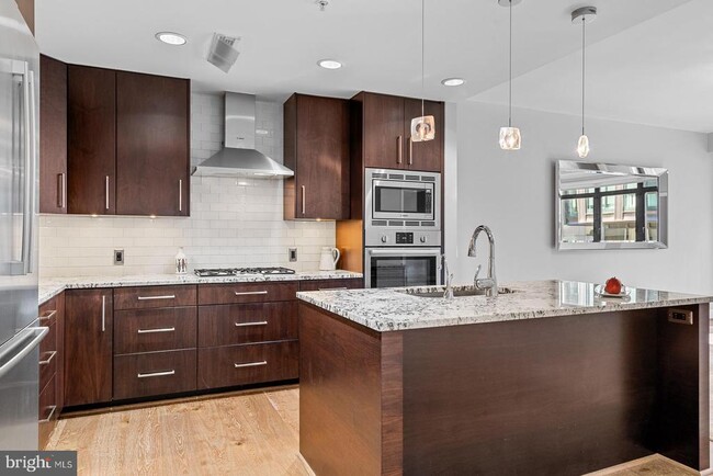 Photo - 7171 Woodmont Ave Unidad 206