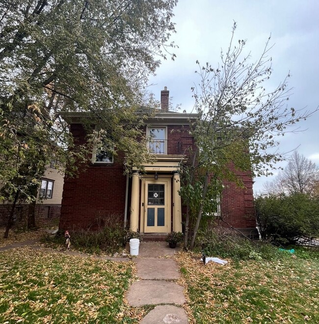 Building Photo - 2002 E 1st St Unit Upper