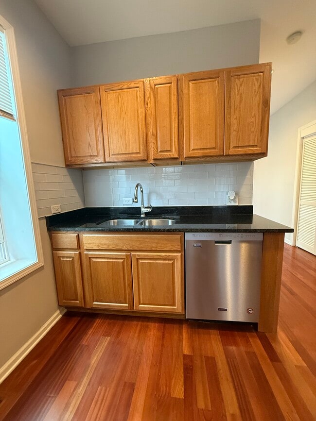 Photo - 2216 W Belmont Ave Unit 1