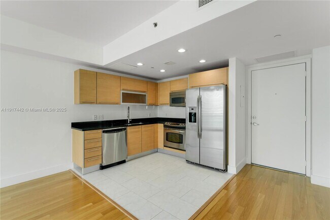 Photo - 950 Brickell Bay Dr