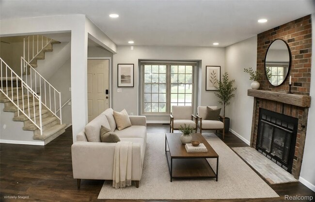 Photo - 1483 Colony Dr