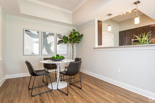 2 BR, 2 BA - 1090 SF