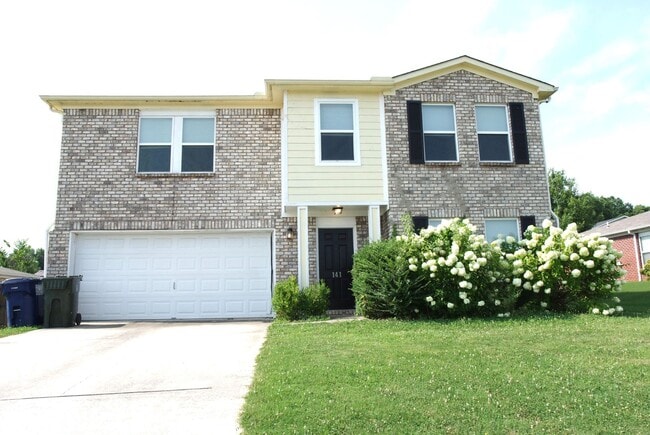 Building Photo - Move-In Special!