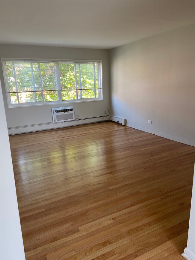 Photo - 8544 Niles Center Rd Unidad W2