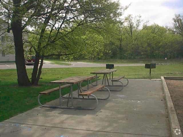 Picnic Area - Natures Edge Apartments
