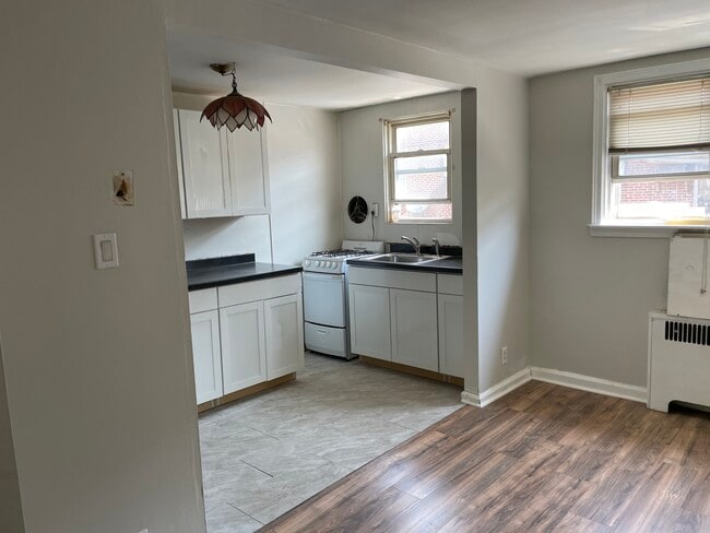 Photo - 2057 Simon St