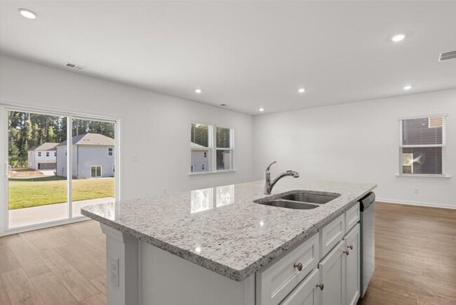Photo - House 4 Beds 3 Baths