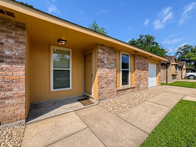 Photo - 506 Avondale Ln