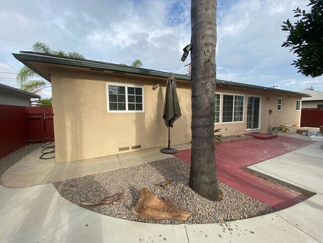 5129 Leo St