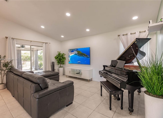 Photo - 2235 SE 6th Ct