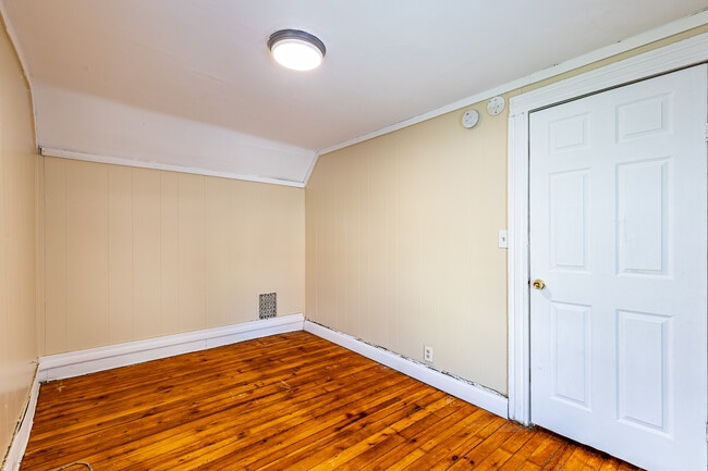 Photo - 447 Hawley St