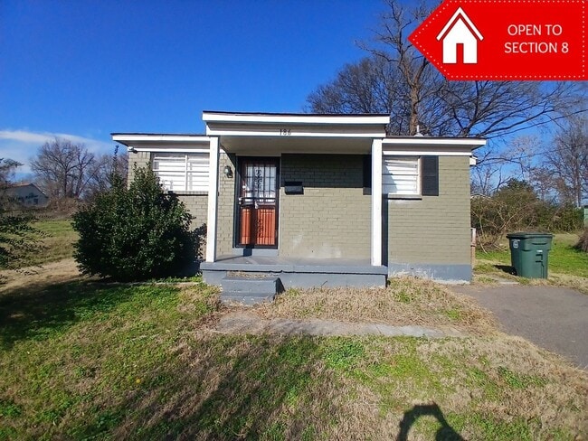 Building Photo - Move in Ready 4 Bedroom, 1 Bath | Open to Section 8