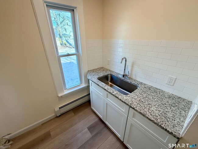 Photo - 690 Main St Unit 1