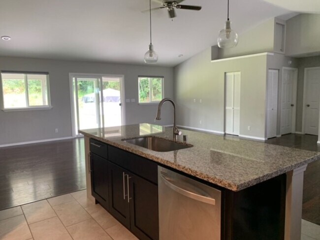 Photo - 3 bed/2 bath - Ready to Move In