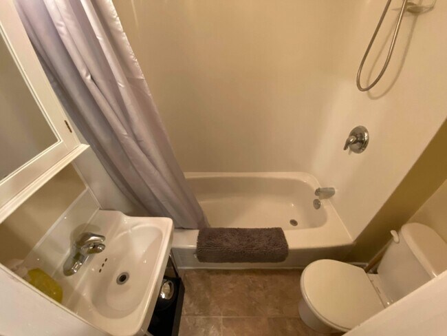 Photo - 5-48 Durham, Kingston, Ontario Unit 5